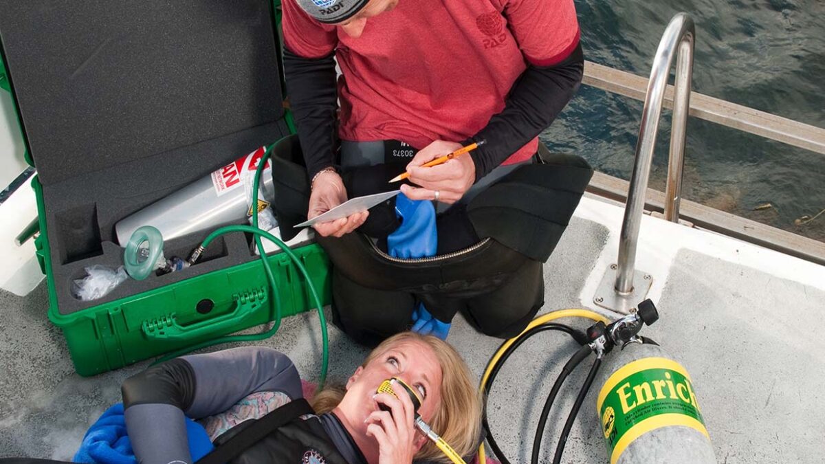 Emergency Oxygen Provider NEELDIVING SCUBA DIVING FOR BEGINNERS